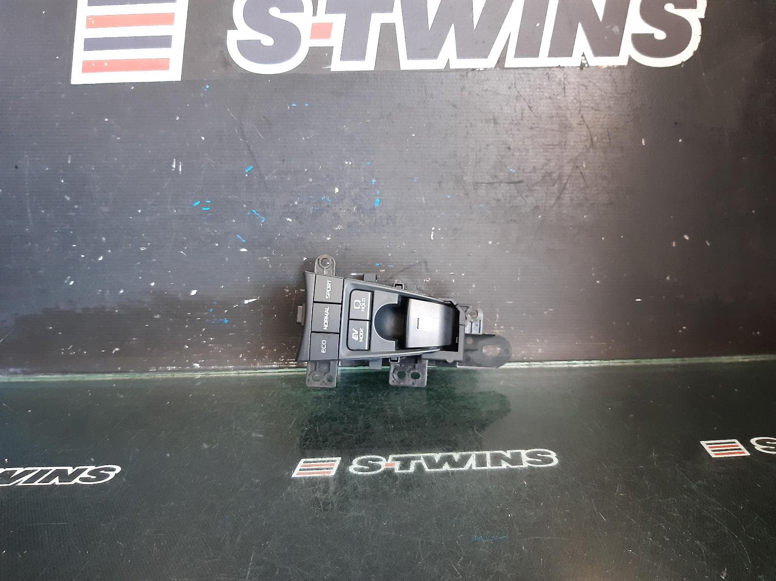 Used auto part listing image: 2021 TOYOTA CAMRY ELECT PARK SWITCH, XV70, 09/17- 0000311547