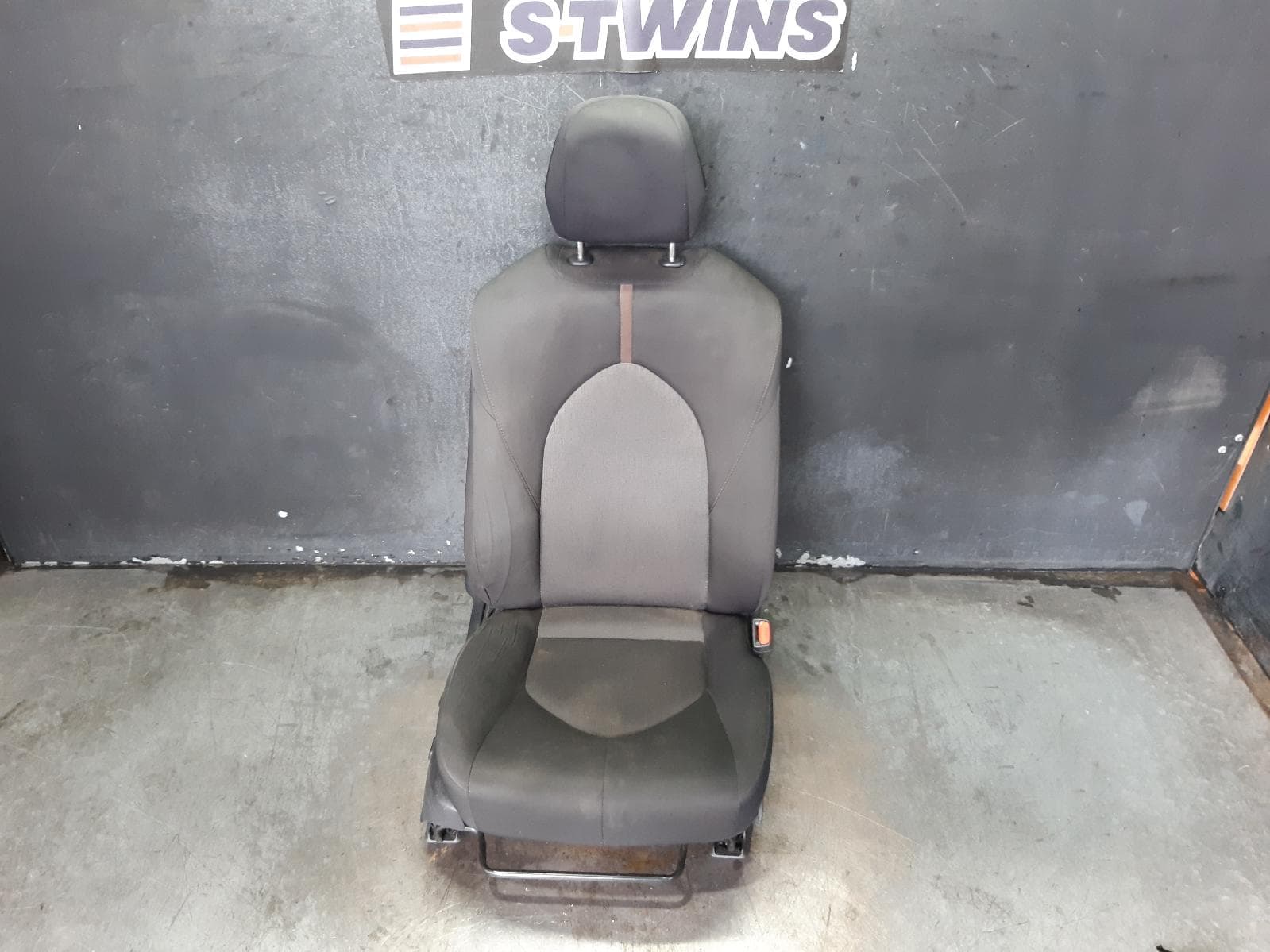Used auto part listing image: 2021 TOYOTA CAMRY FRONT SEAT RH FRONT, XV70, CLOTH, 09/17- 0000311452