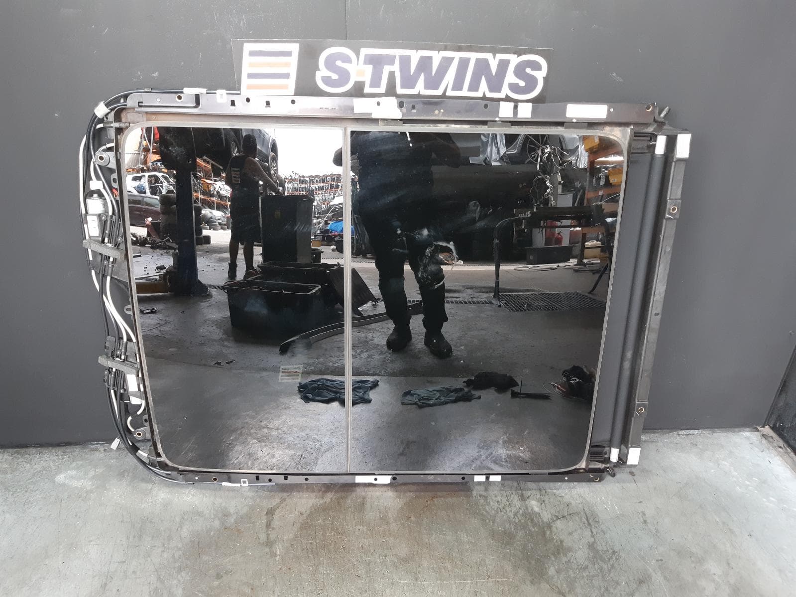 Used auto part listing image: 2014 JEEP GRANDCHEROKEE ROOF GLASS SUNROOF T ASSY (FRONT & REAR), WK, 10/10-02/22 0000247417