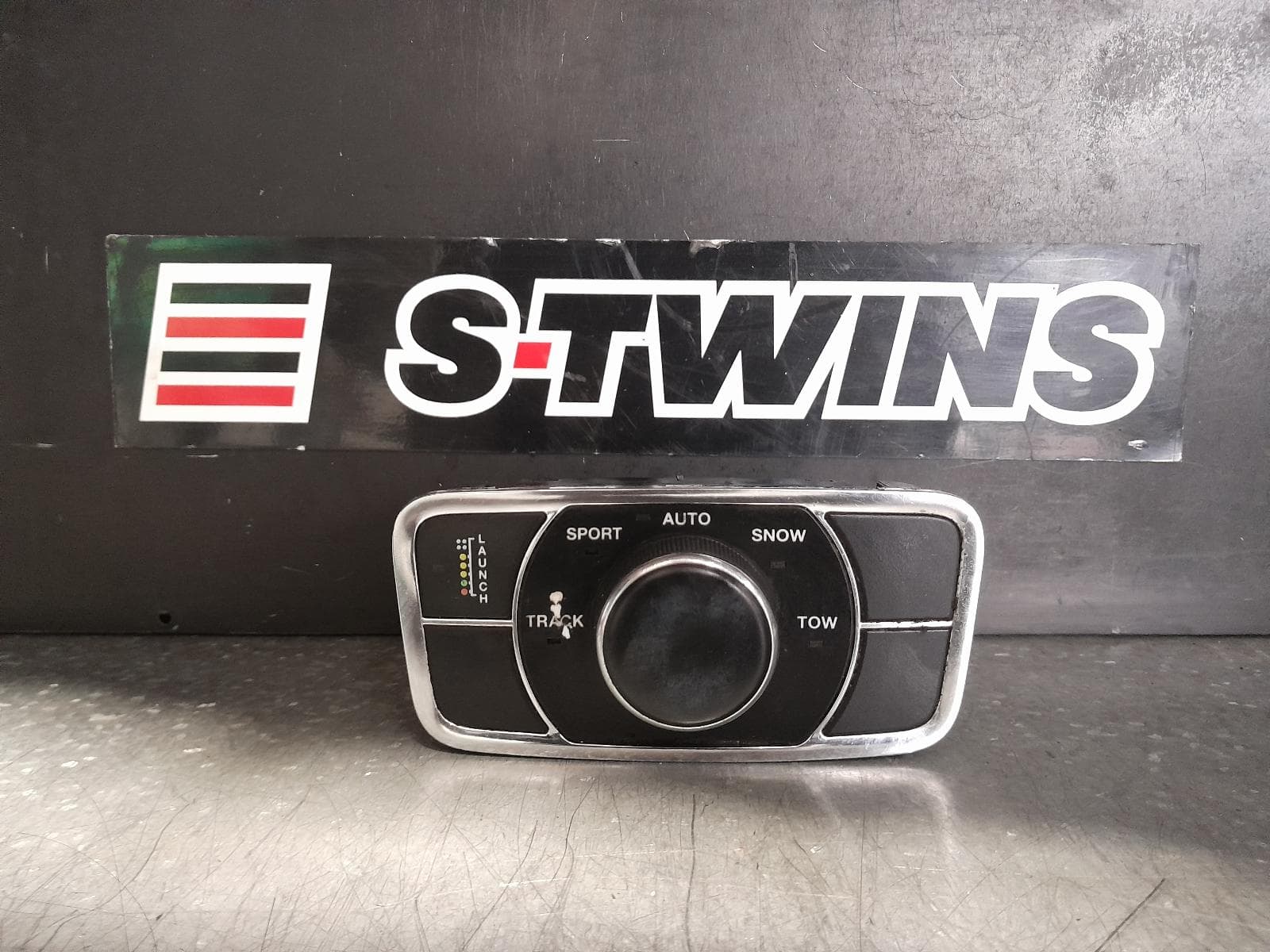 Used auto part listing image: 2014 JEEP GRANDCHEROKEE 4WD CONTROLS, SRT BUTTON, SRT, WK, 09/14-12/17 0000344010