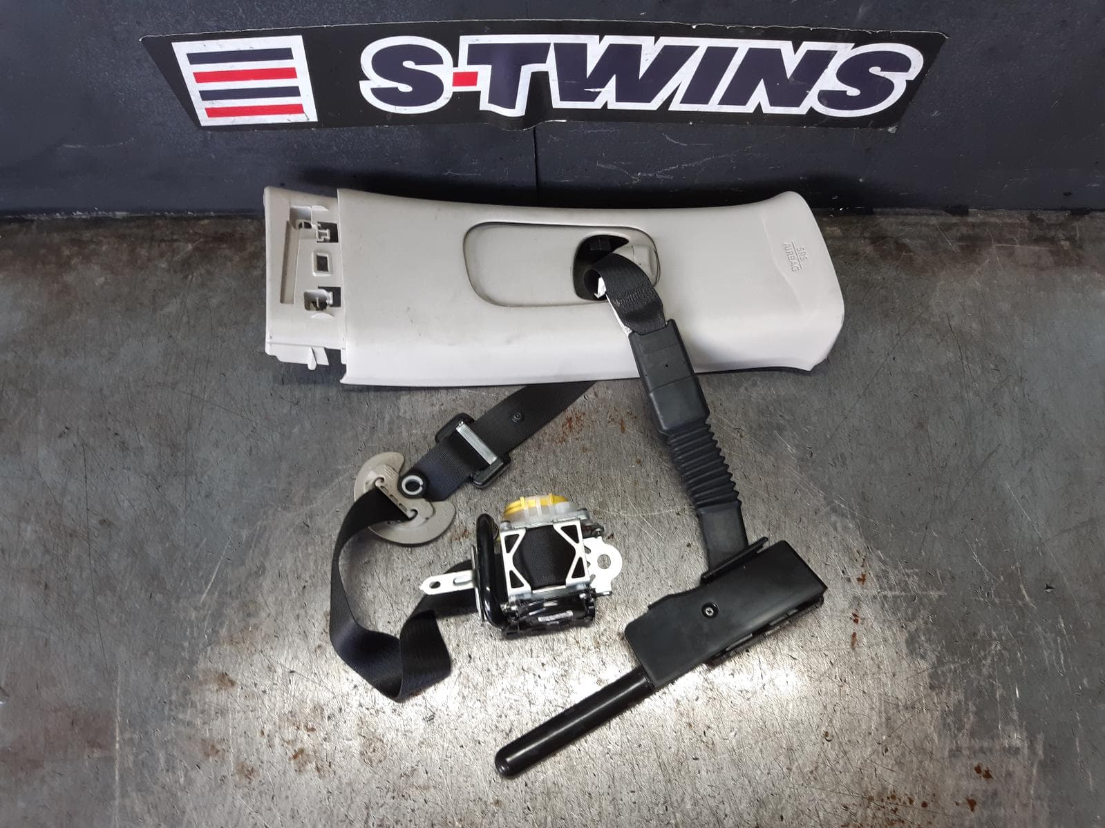 Used auto part listing image: 2014 NISSAN PATHFINDER SEAT BELT STALK RH FRONT, SEAT BELT ONLY, R52, 06/13-04/21 0000188463
