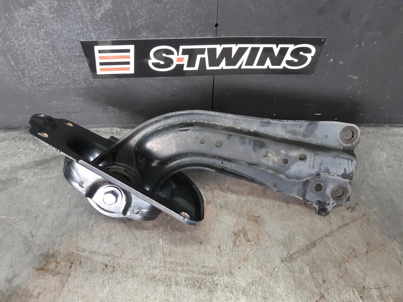 Used auto part listing image: 2020 TOYOTA COROLLA LEFT REAR TRAILING ARM TRAILING ARM, E210, 07/18- 0000250362