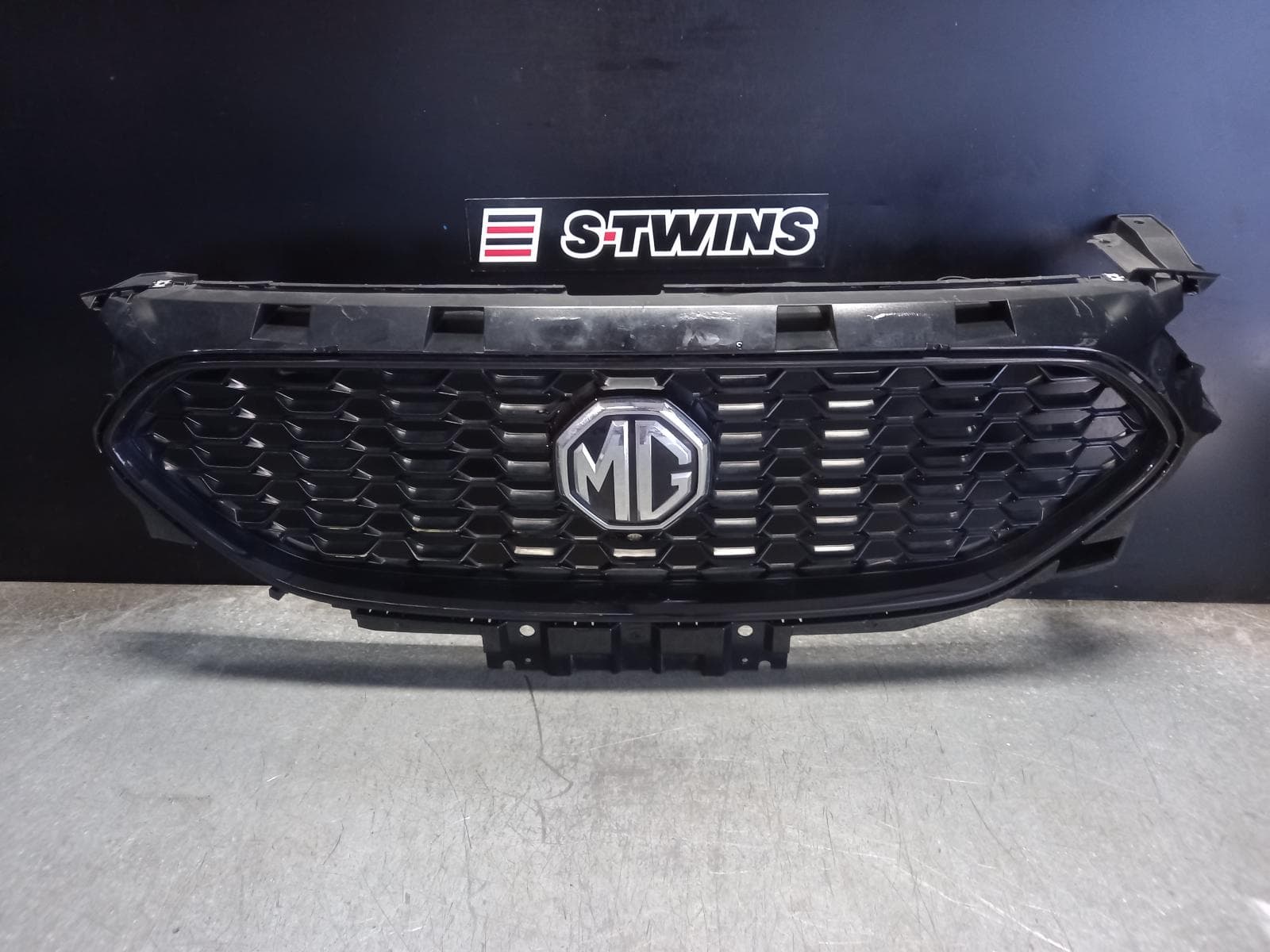 Used auto part listing image: 2021 MG ZS GRILLE RADIATOR GRILLE BLACK TYPE, ZST TYPE, AZS1, 01/20- 0000286792