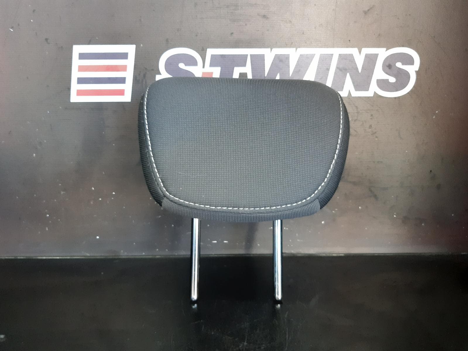 Used auto part listing image: 2013 FORD FOCUS HEADREST CENTRE REAR, CLOTH, LW, 05/11-08/15 0000122909