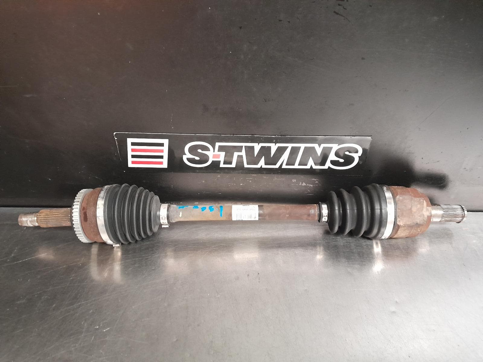 Used auto part listing image: 2014 HYUNDAI I30 LEFT DRIVESHAFT AUTO T/M, PETROL, 1.8, 5DR HATCH, GD, 03/12-02/17 0000287089