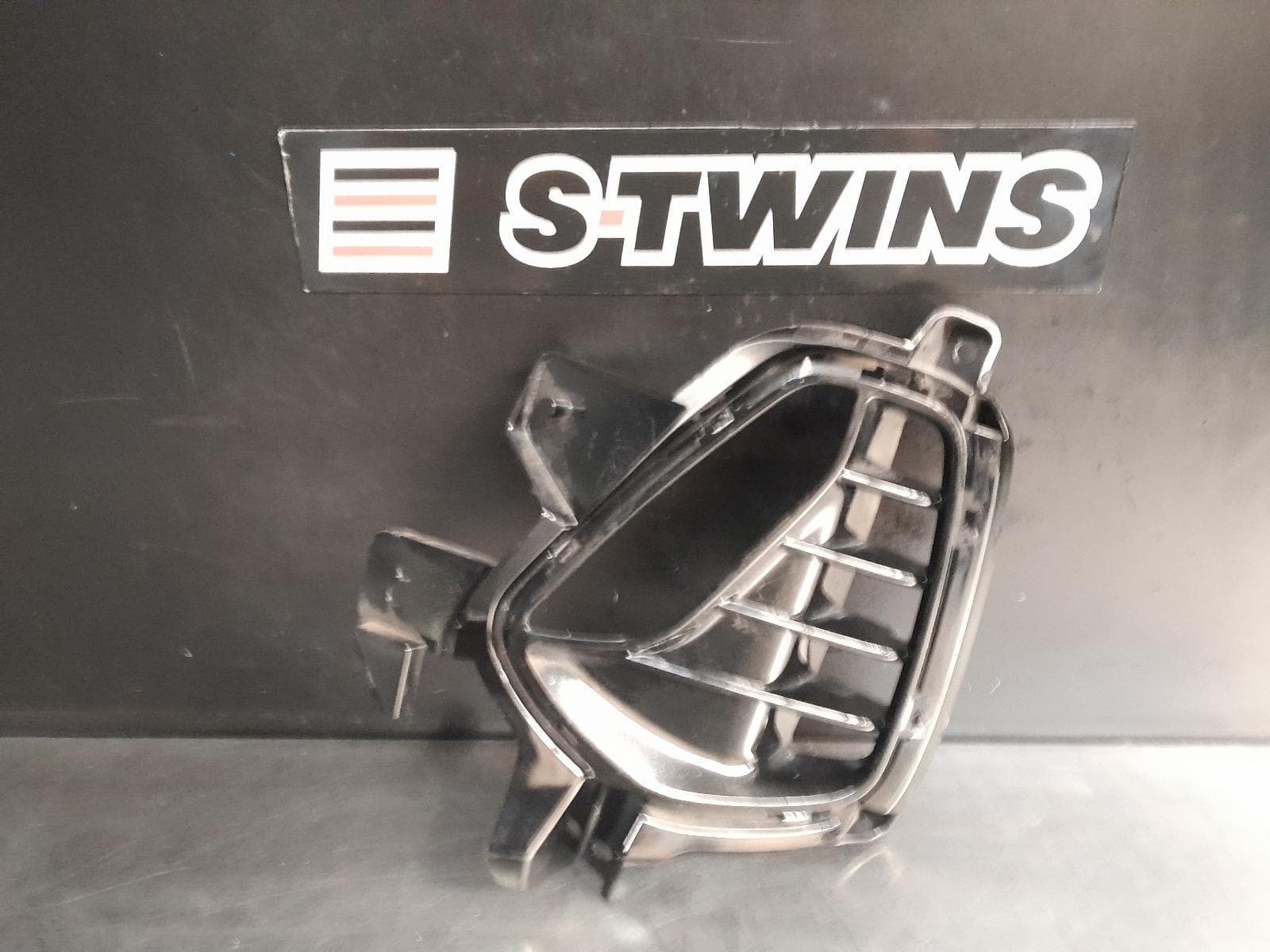 Used auto part listing image: 2019 HYUNDAI I30 DAYTIME RUNNING LAMP, PD, HATCH (S. KOREA VIN KMMH, GO/ACTIVE/ELITE/SR, SINGLE LED TYPE (3 PIN PLUG), 03/17-08/20 0000275135