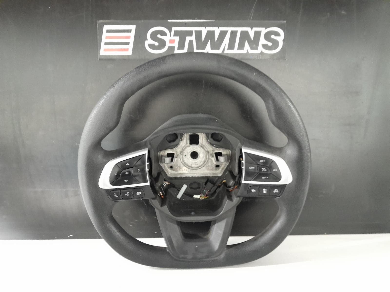 Used auto part listing image: 2022 IVECO DAILY STEERING WHEEL 6TH GEN, 01/15- 0000312814