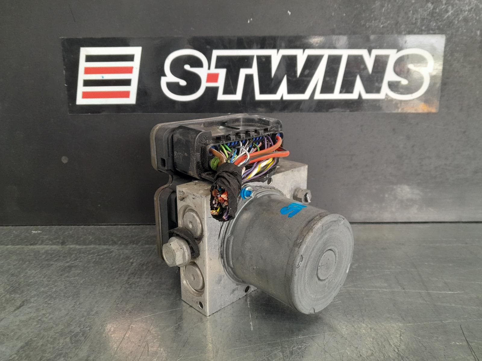Used auto part listing image: 2021 MERCEDES SPRINTER ABS PUMP MODULATOR VS30, 05/18- 0000314019