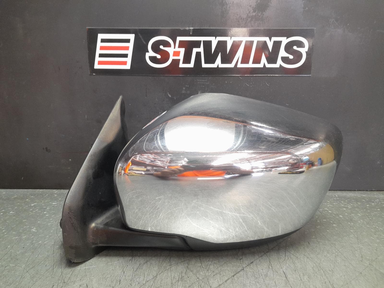 Used auto part listing image: 2016 NISSAN NAVARA LEFT DOOR MIRROR NP300, ST, CHROME, MANUAL FOLDING, HEATED, NON INDICATOR TYPE, 04/15-11/20 0000354819