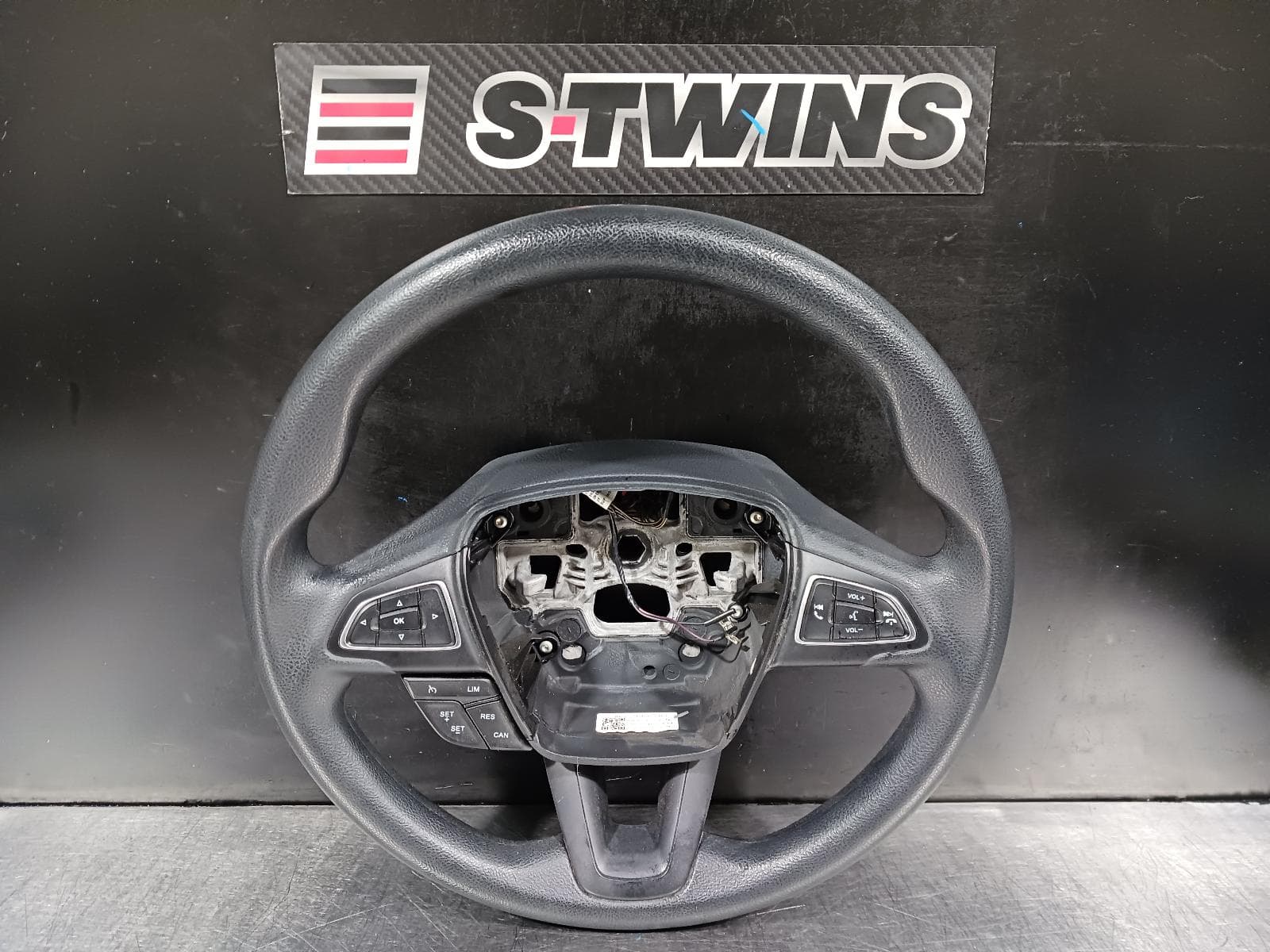 Used auto part listing image: 2016 FORD FOCUS STEERING WHEEL VINYL, LZ, 07/15-11/18 0000232541