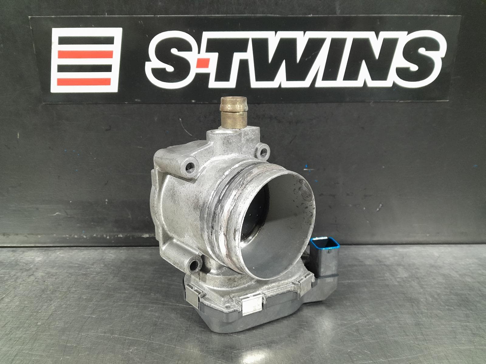 Used auto part listing image: 2014 BMW 3 SERIES THROTTLE BODY 2.0, PETROL, 320i/328i, F30/F31/F34, 11/11-05/16 0000265501