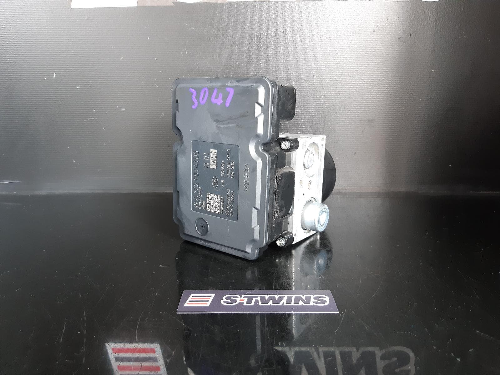 Used auto part listing image: 2011 MERCEDES C CLASS ABS PUMP MODULATOR W204/S204/C204, P/N A1724312712, 05/11-01/15 0000132066