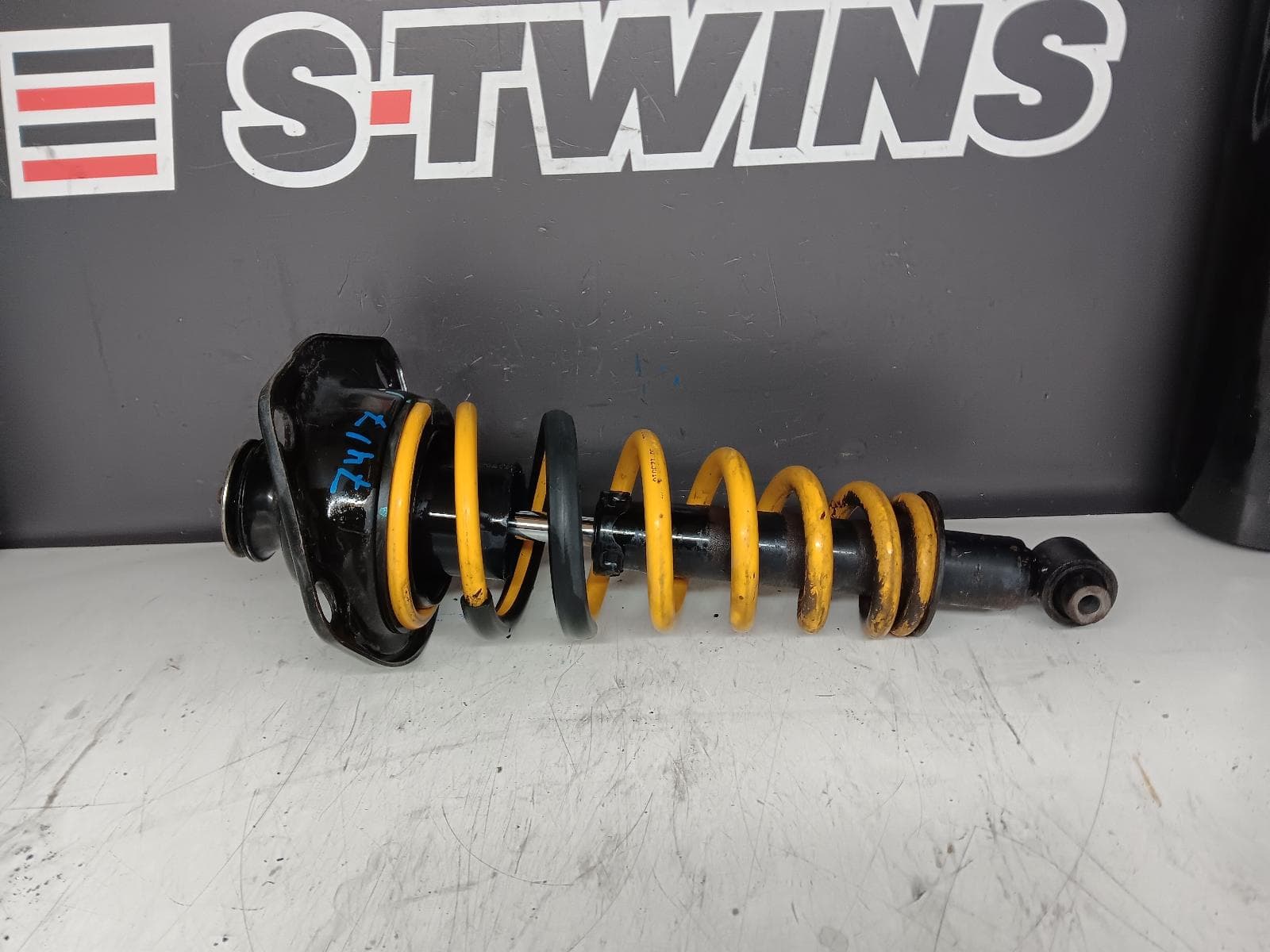 Used auto part listing image: 2011 HOLDEN COMMODORE LEFT REAR STRUT VE, SS/SV6/SS V, 08/06-05/13 0000287638