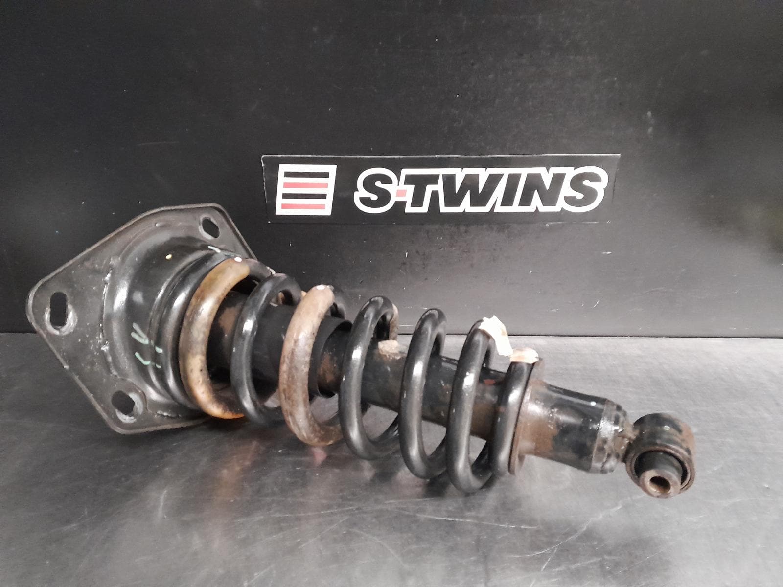 Used auto part listing image: 2010 HOLDEN COMMODORE RIGHT REAR STRUT VE, SS/SV6/SS V, 08/06-05/13 0000279817