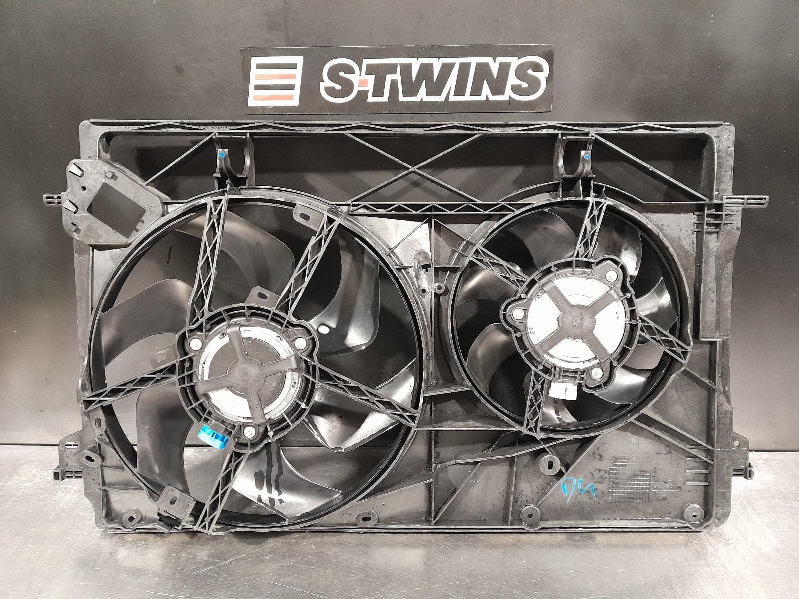 Used auto part listing image: 2020 RENAULT TRAFIC FAN DUAL FAN ASSY, DIESEL, 1.6, X82, 01/15-04/22 0000297018