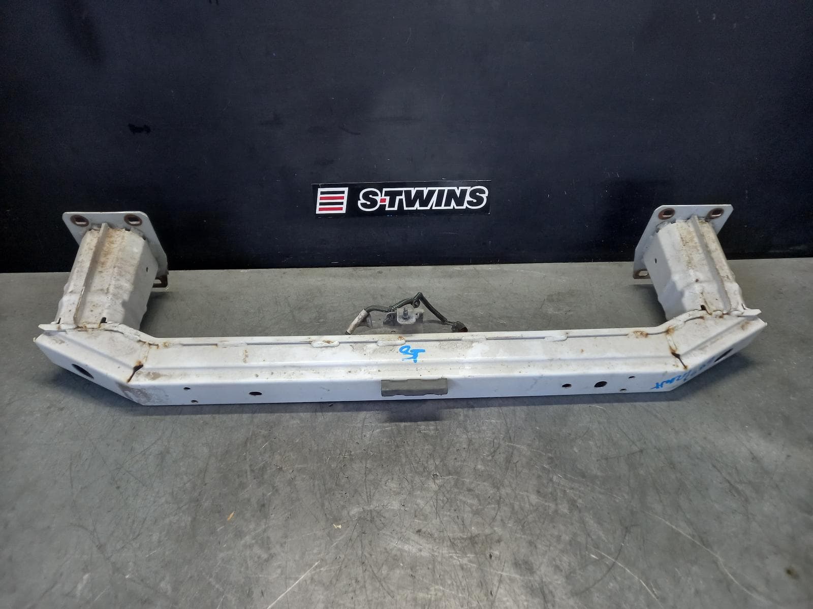 Used auto part listing image: 2013 LAND ROVER FREELANDER F BAR REINFORC BRACK REINFORCEMENT, LF2, 06/07-12/14 0000340749