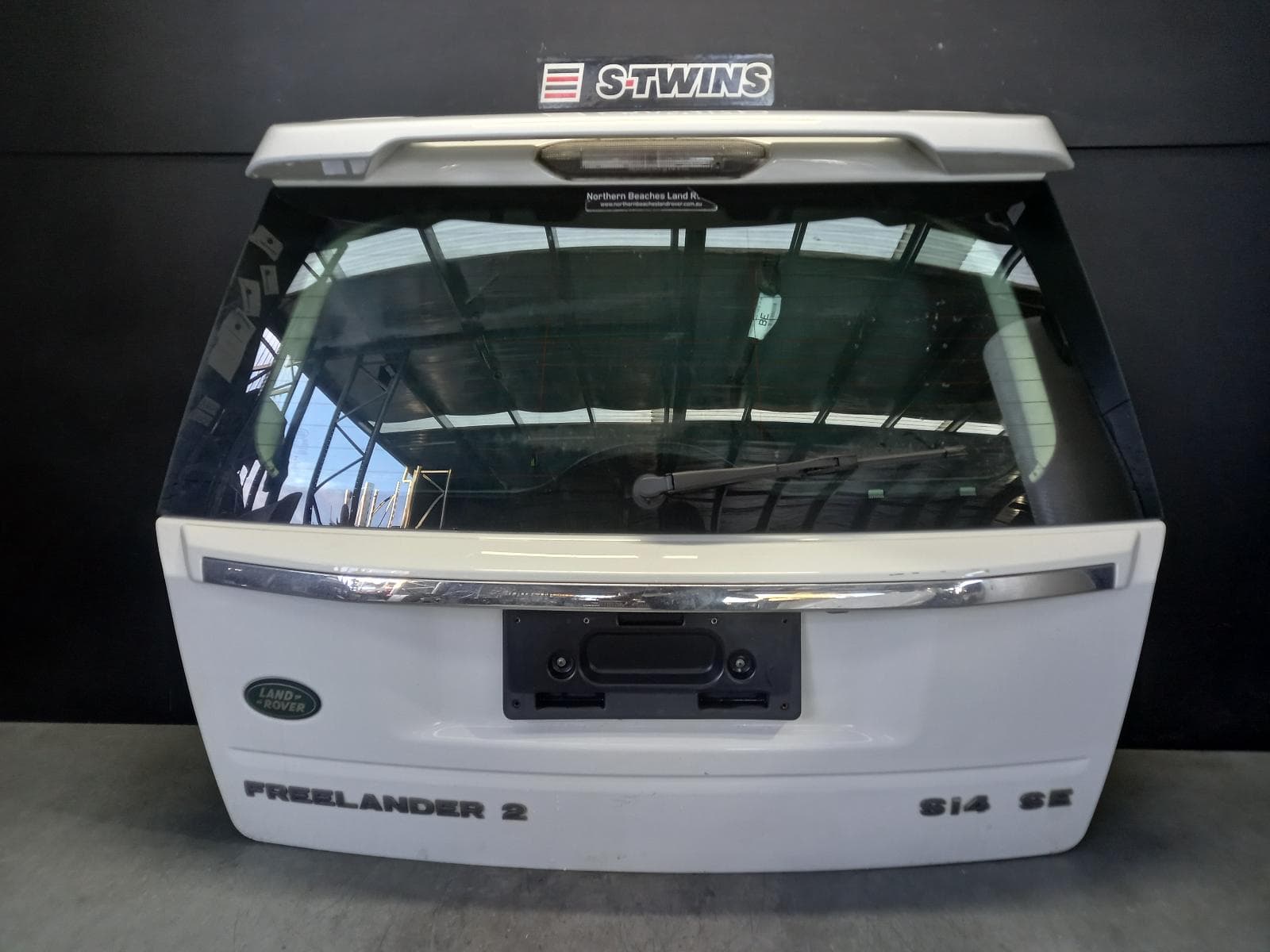 Used auto part listing image: 2013 LAND ROVER FREELANDER BOOTLID TAILGATE TAILGATE, LF2, 12/10-12/14 0000340753