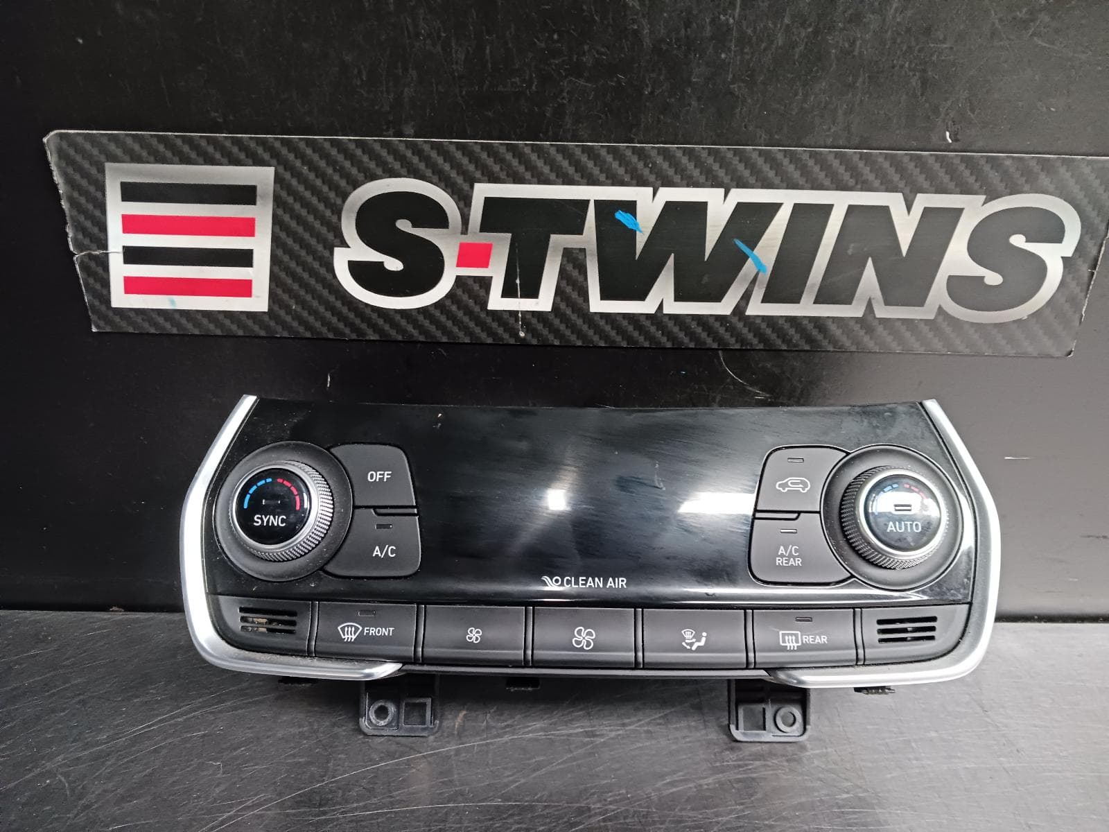 Used auto part listing image: 2020 HYUNDAI SANTA FE HEATER AC CONTROLS TM, W/ ELECTRONIC DISPLAY TYPE, 03/18- 0000251558