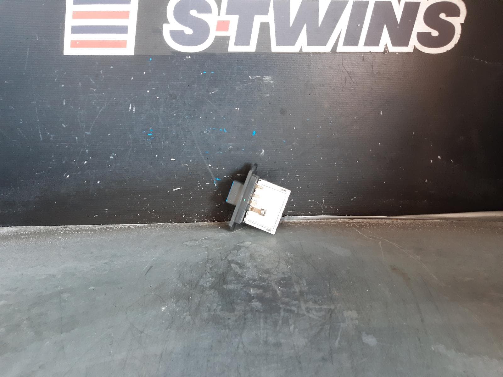 Used auto part listing image: 2008 DODGE NITRO FAN SPEED RESISTOR KA, 06/07-12/11 0000288019