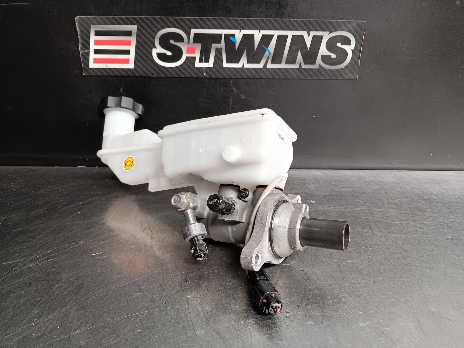 Used auto part listing image: 2020 HYUNDAI SANTA FE MASTER CYLINDER TM, 03/18-10/23 0000251645