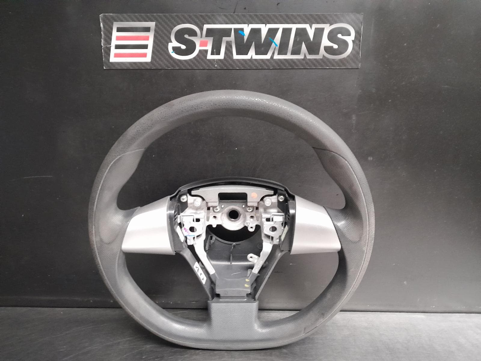Used auto part listing image: 2011 TOYOTA COROLLA STEERING WHEEL VINYL, ZRE152/153R, SEDAN, 04/10-12/13 0000253088