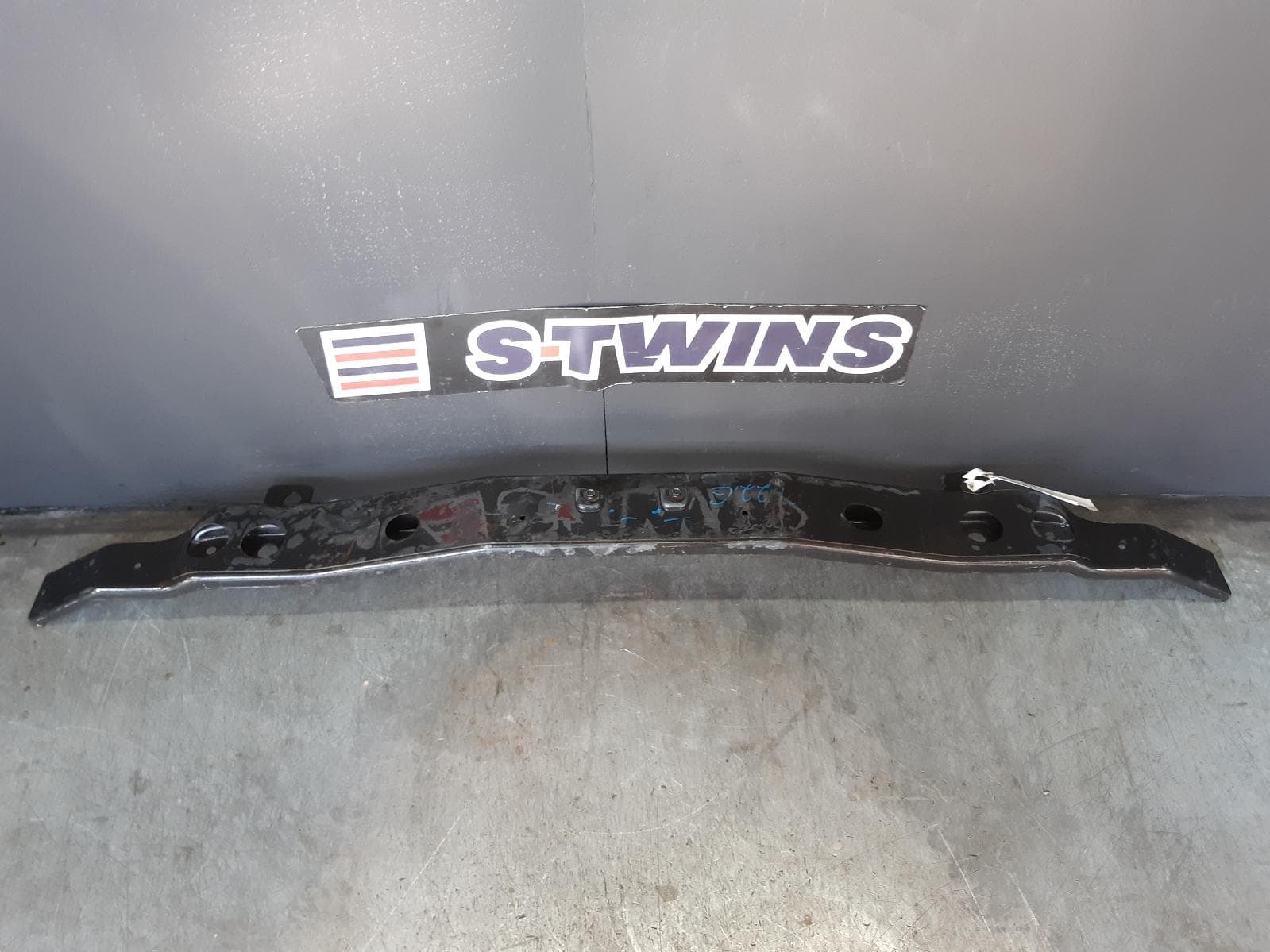 Used auto part listing image: 2013 JEEP GRANDCHEROKEE F BAR REINFORC BRACK MAIN REINFORCEMENT, WK, LAREDO/LIMITED, 11/10-03/13 0000093792