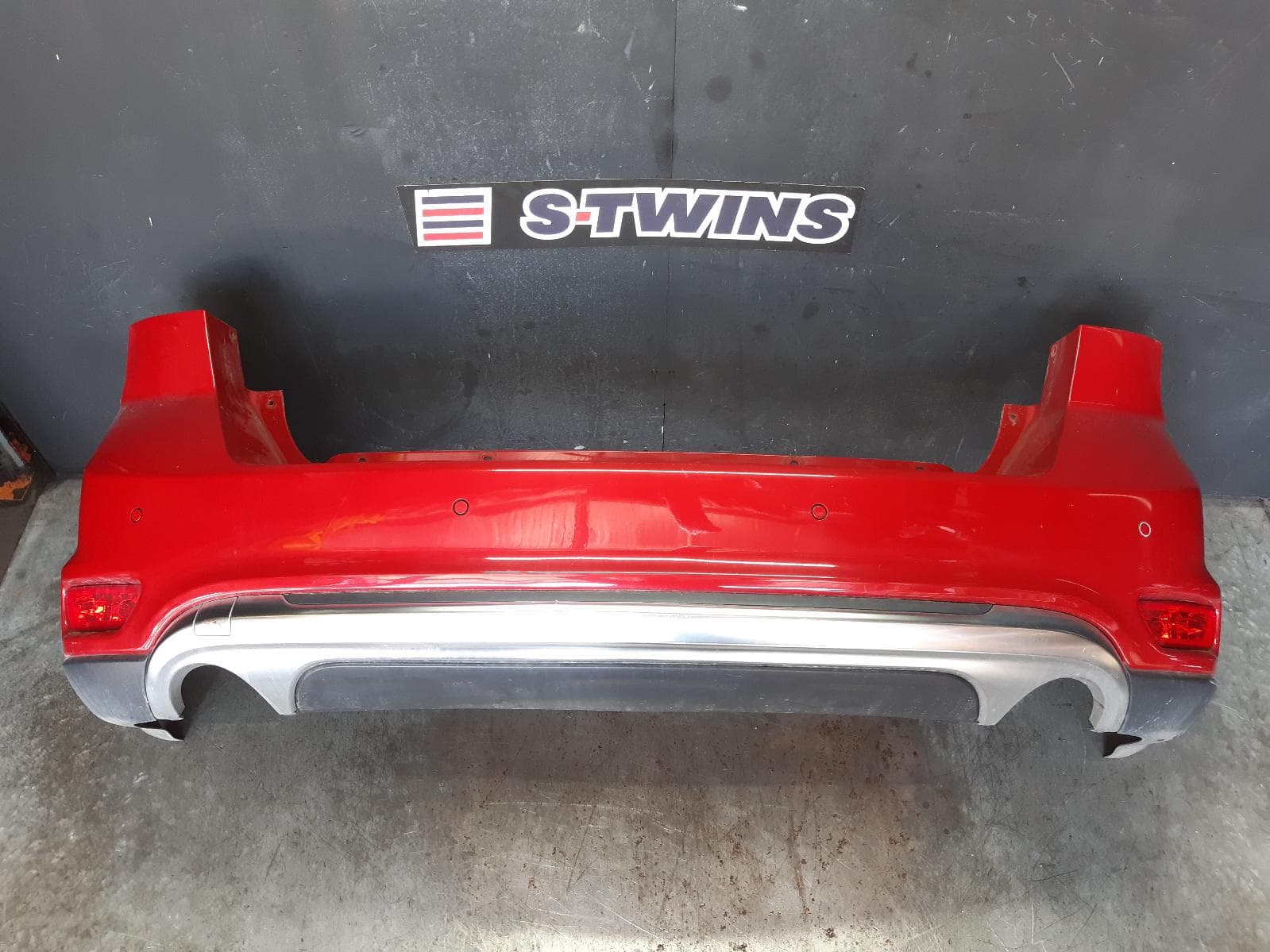 Used auto part listing image: 2015 FIAT FREEMONT REAR BUMPER JF, W/ PARKING SENSOR TYPE, 04/13-01/17 0000260254