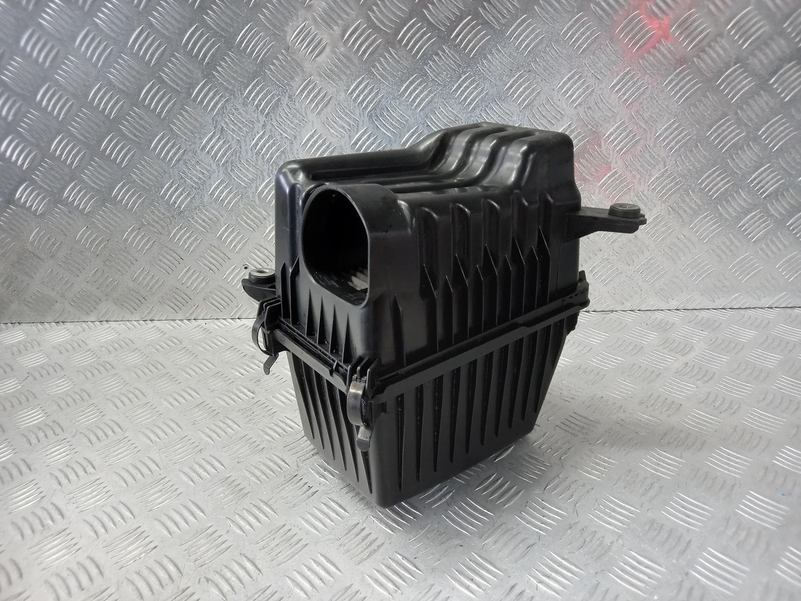 Used auto part listing image: 2013 HYUNDAI SANTA FE AIR CLEANER BOX AIR CLEANER, DM, 2.2, DIESEL, 06/12-06/18 0000148222