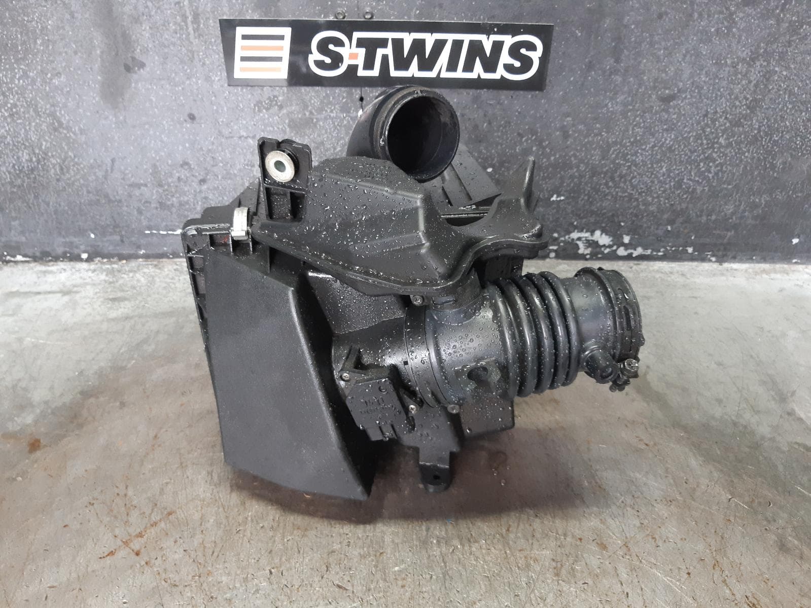 Used auto part listing image: 2012 MAZDA 3 AIR CLEANER BOX AIR RESONATOR, BL, 04/09-10/13 0000244791