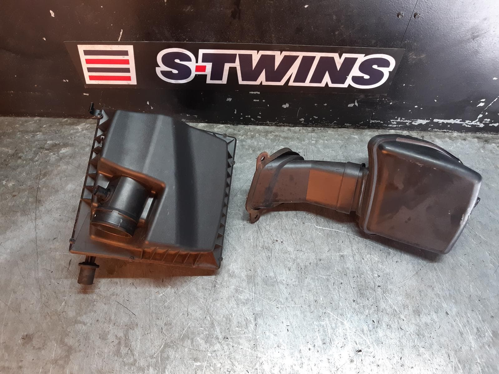 Used auto part listing image: 2012 HOLDEN CRUZE AIR CLEANER BOX AIR RESONATOR, JH, 1.8, PETROL, F18D4, 03/11-01/17 0000122196
