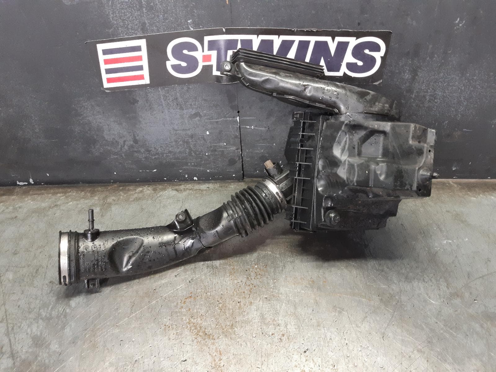 Used auto part listing image: 2017 FORD MONDEO AIR CLEANER BOX AIR RESONATOR, MD, 09/14-06/20 0000229385
