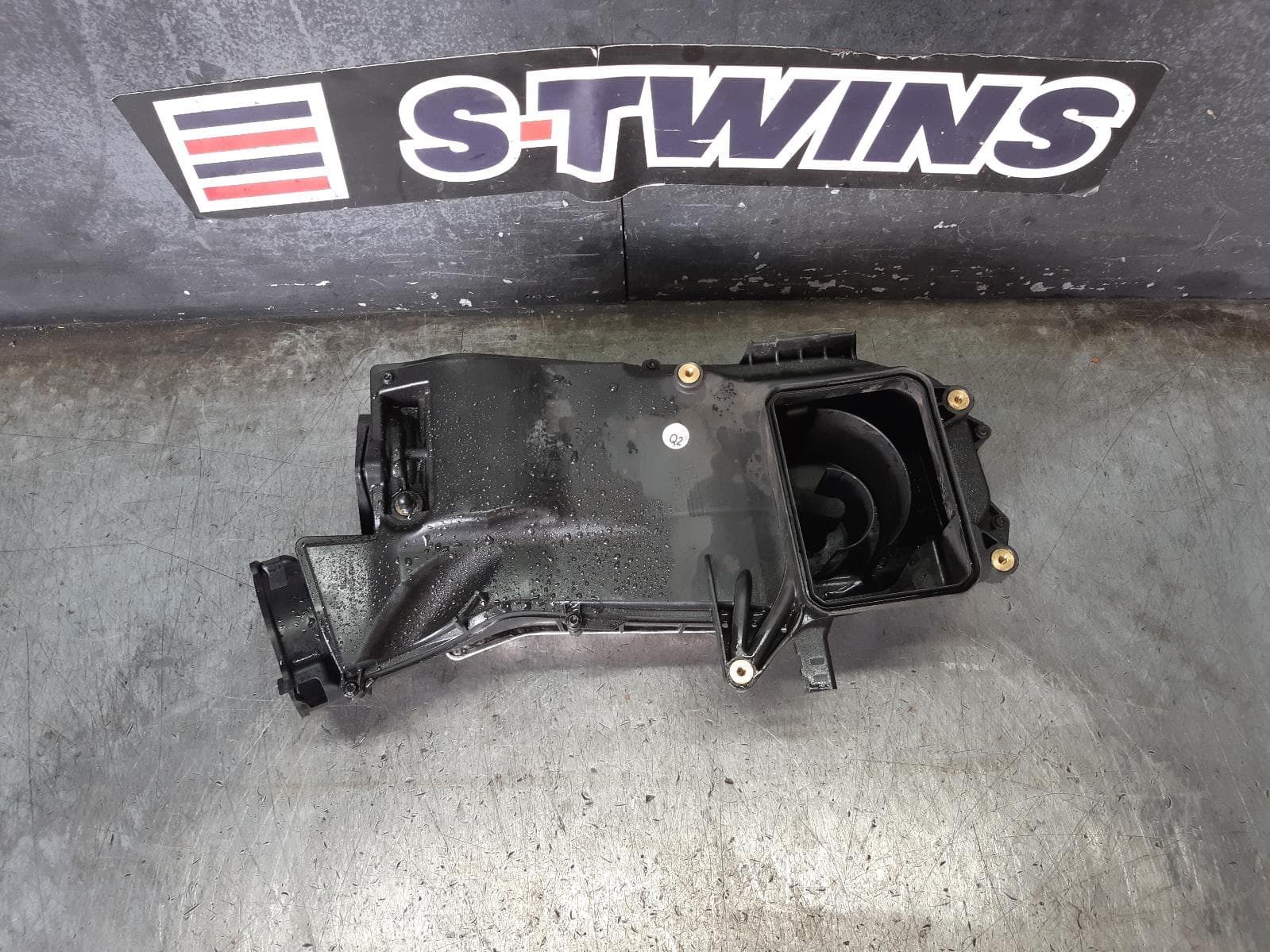 Used auto part listing image: 2015 INFINITI Q50 AIR CLEANER BOX V37, 02/14-12/19 0000232119