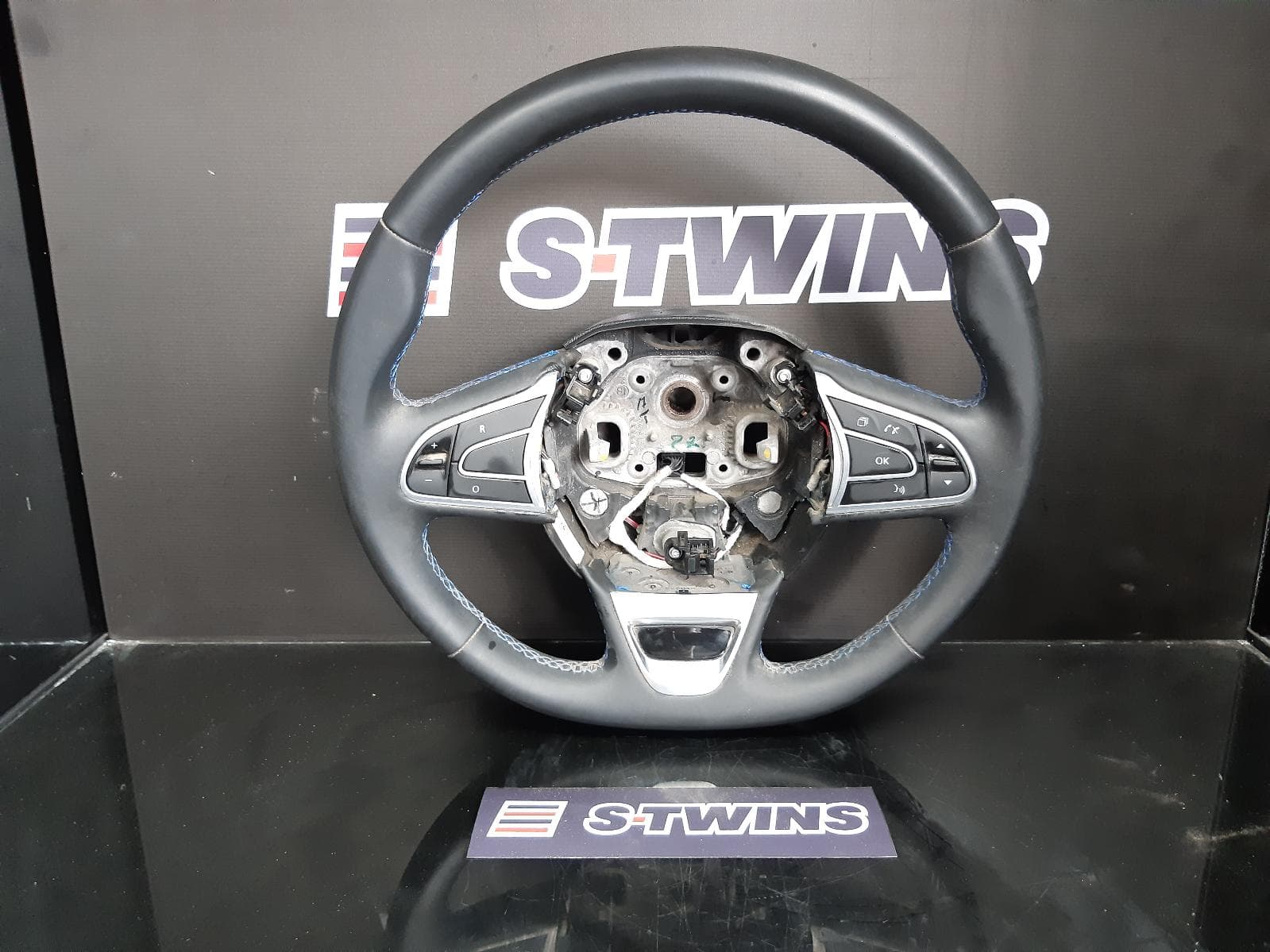 Used auto part listing image: 2018 RENAULT KALEOS STEERING WHEEL XZG, 05/16- 0000107654