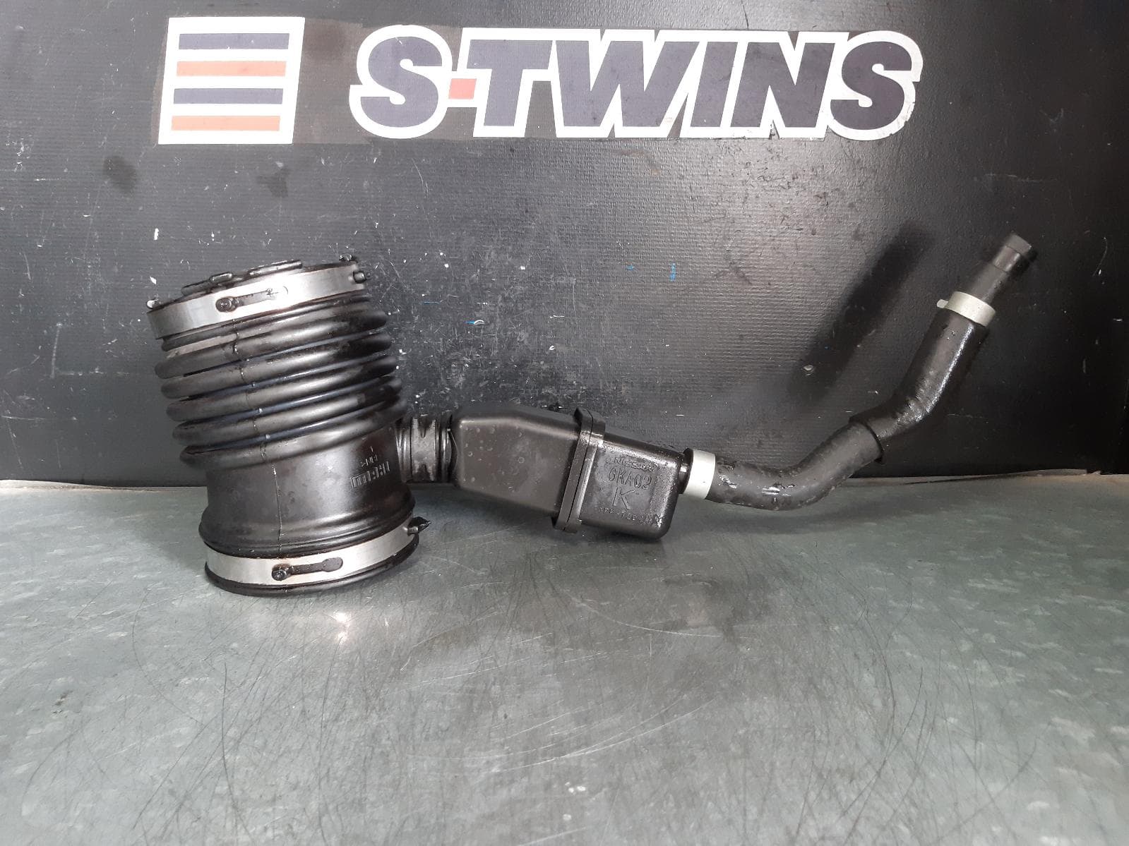Used auto part listing image: 2018 NISSAN PATHFINDER AIR CLEANER DUCT HOS R52, 06/13-04/21 0000201887