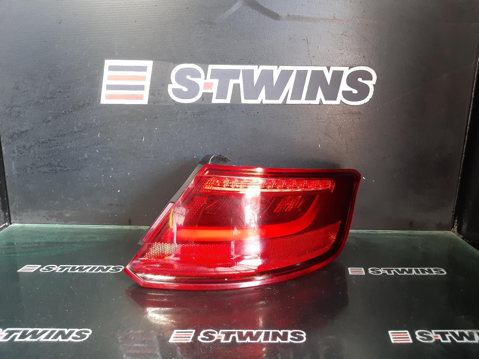Used auto part listing image: 2015 AUDI A3 RIGHT TAILLIGHT A3/S3/RS3, 8V, HATCH, LED TYPE, 05/13-04/16 0000259602