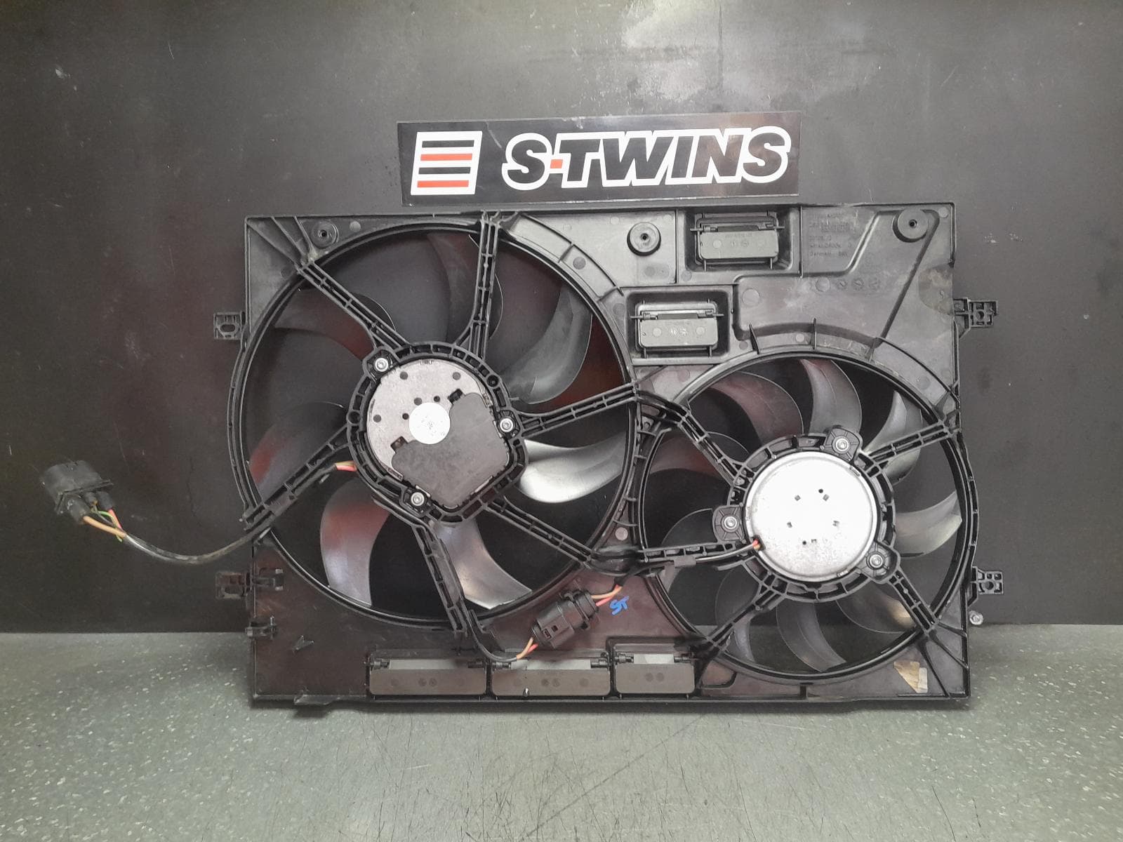 Used auto part listing image: 2014 AUDI A3 FAN DUAL FAN ASSY, 2.0, DIESEL, CRBC/CRLB CODE, 320W/200W (BROSE), 8V, 05/13-05/16 0000354852