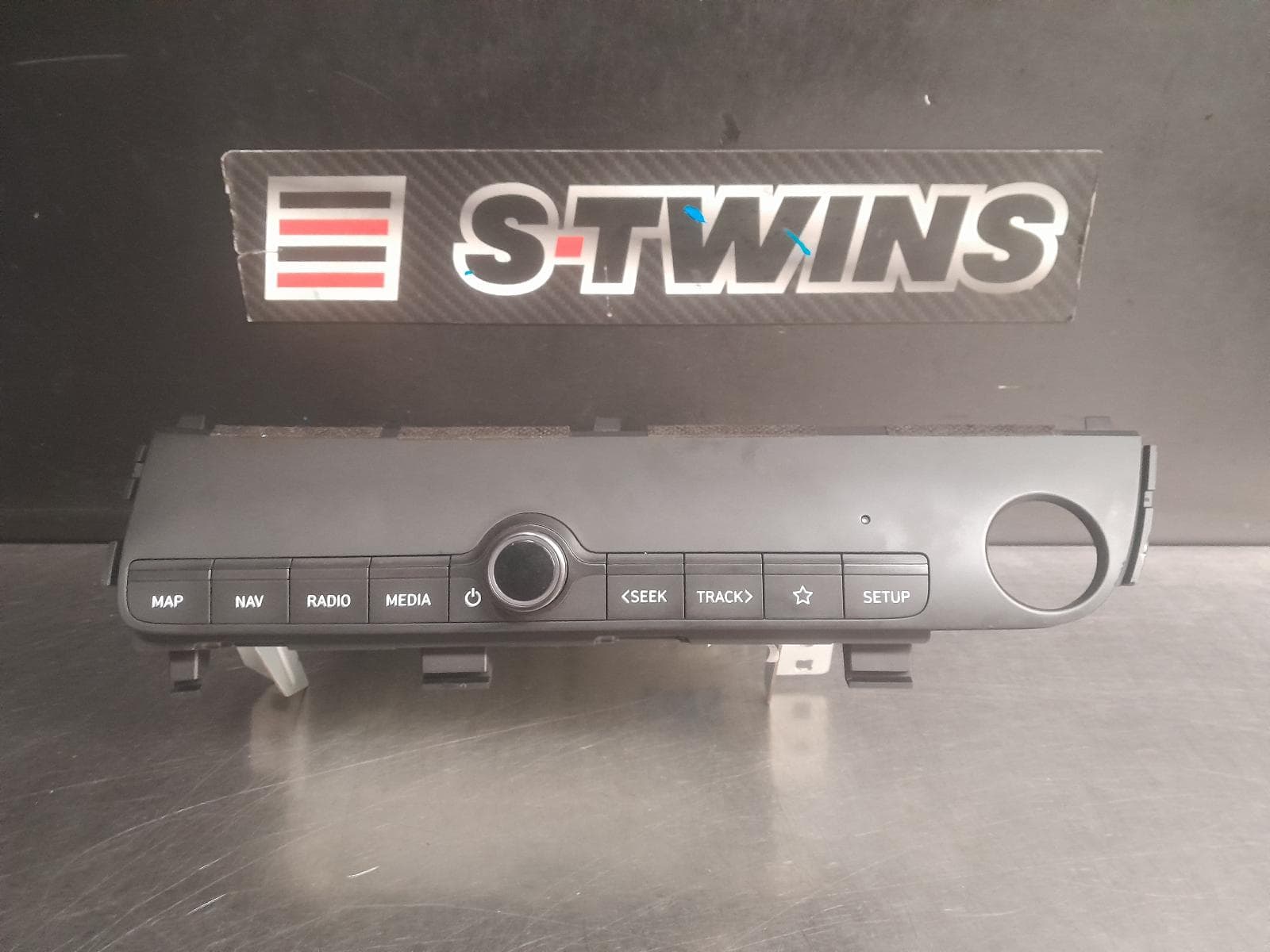 Used auto part listing image: 2022 HYUNDAI I30 HEAD UNIT, 10.25 IN, W/ SAT NAV TYPE, CN7, SEDAN (S.KOREA VIN KMHL), N PREMIUM, 03/21- 0000254429