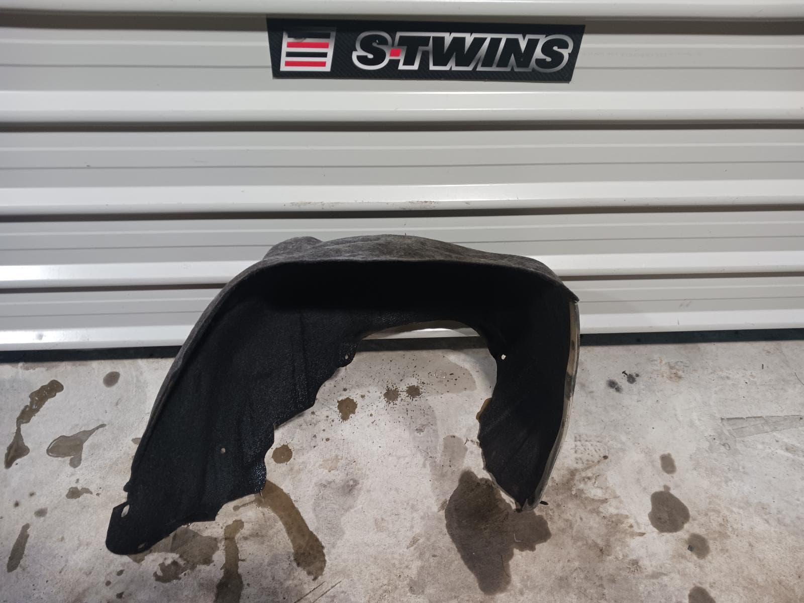 Used auto part listing image: 2014 JEEP GRANDCHEROKEE LEFT GUARD LINER WK, REAR, 10/10-02/22 0000215412