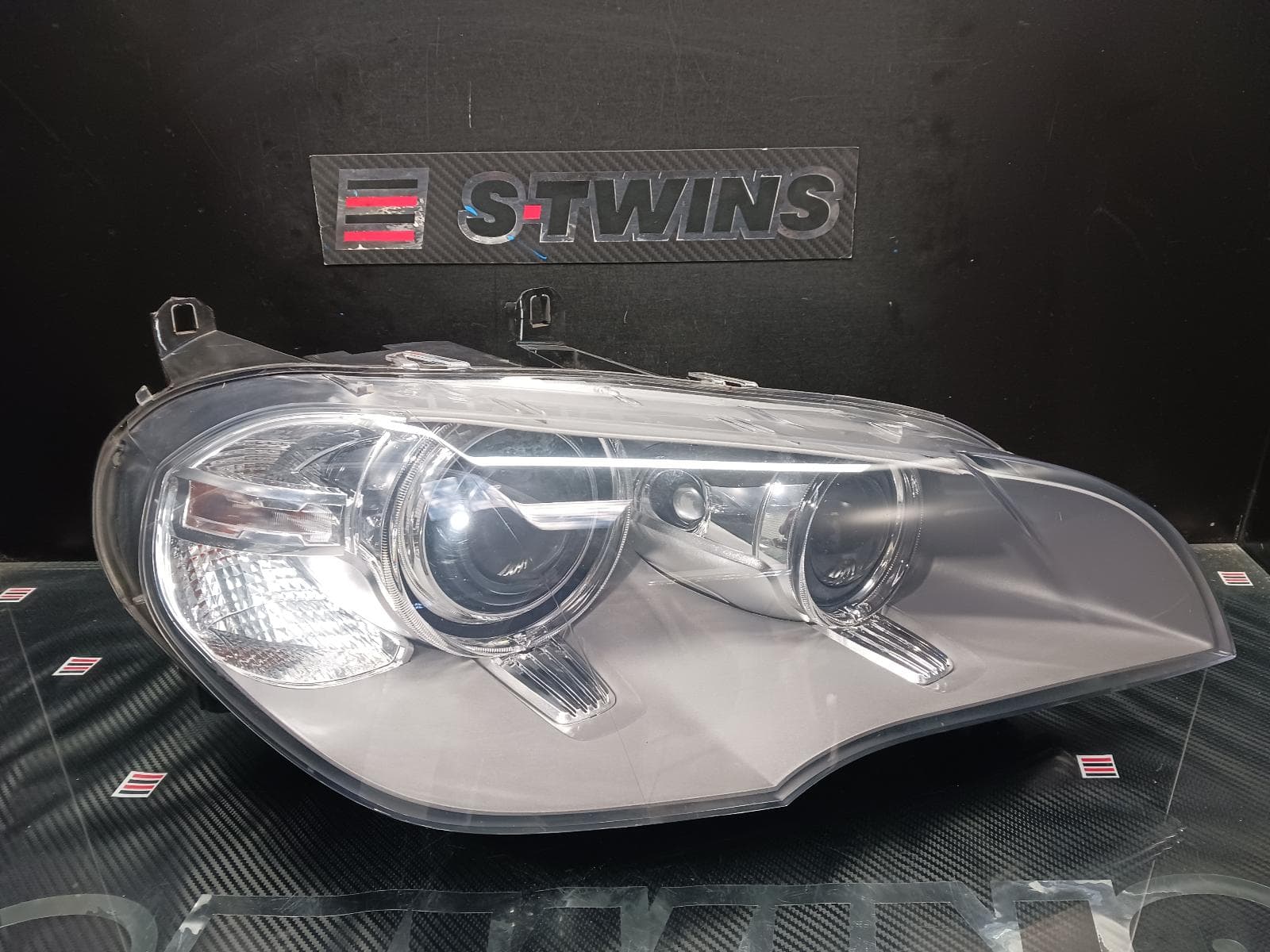Used auto part listing image: 2013 BMW X5 RIGHT HEADLAMP E70, BI-XENON, NON ADAPTIVE TYPE, 04/10-06/13 0000206724