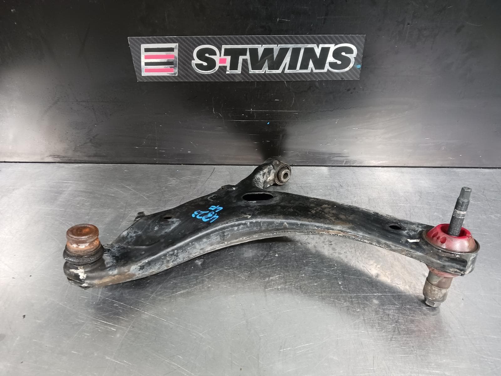 Used auto part listing image: 2008 SUBARU FORESTER LEFT FRONT LOWER CONTROL ARM 02/08-12/12 0000175431