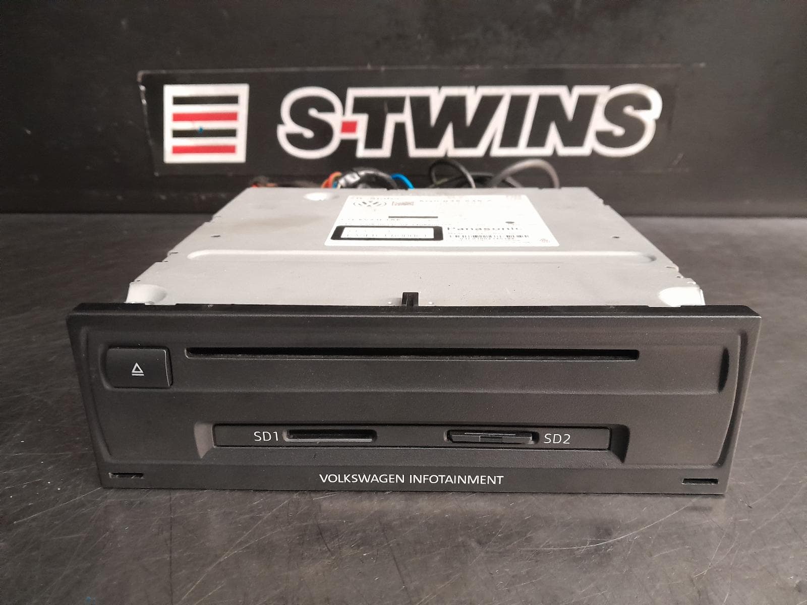 Used auto part listing image: 2014 VOLKSWAGEN GOLF CD PLAYER, MP3/WMA/AAC/AUX, TWO SD SLOT, GEN 7, 12/12-03/17 0000291763
