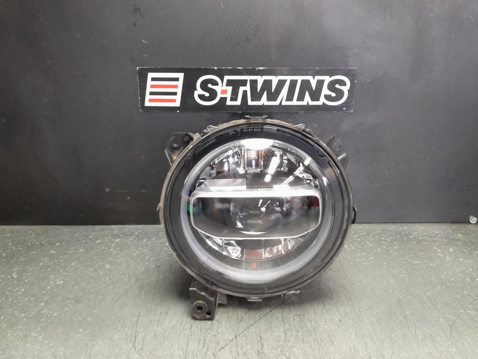 Used auto part listing image: 2022 JEEP GLADIATOR LEFT HEADLAMP JT, LED TYPE, 01/20- 0000350422
