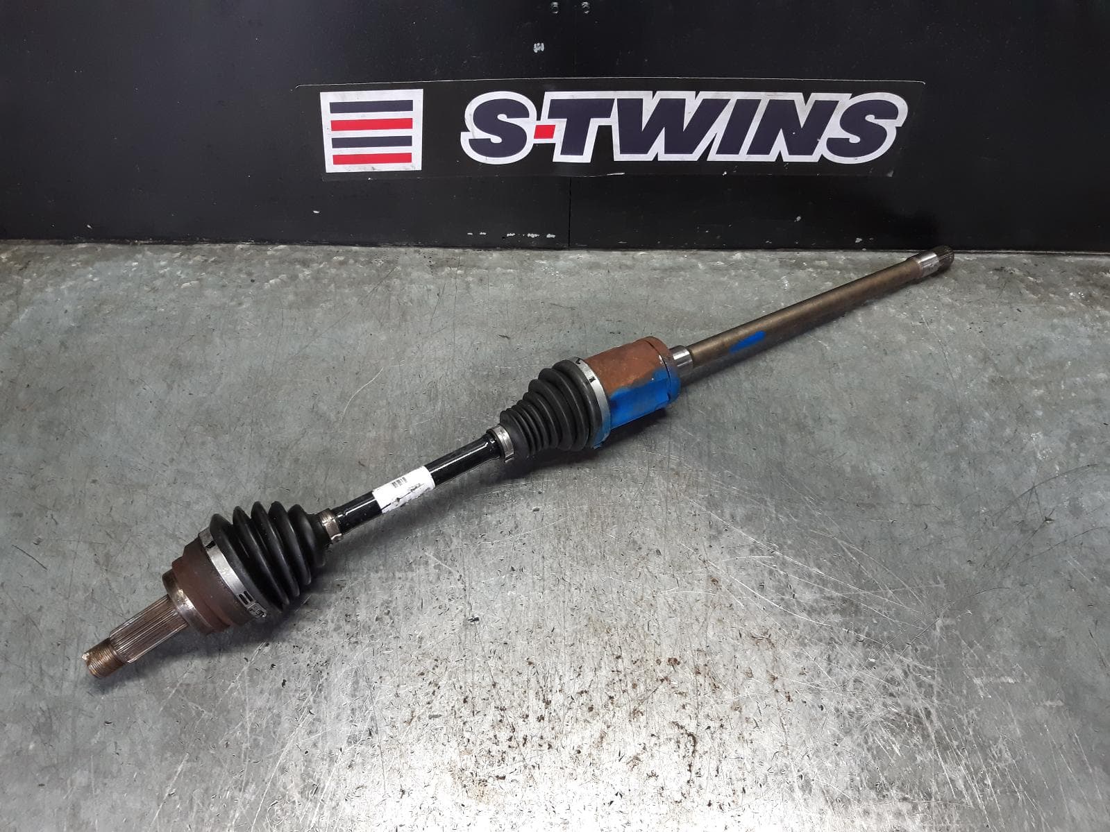 Used auto part listing image: 2007 BMW X5 RIGHT DRIVESHAFT FRONT, DIESEL, E70, 03/07-05/10 0000132990