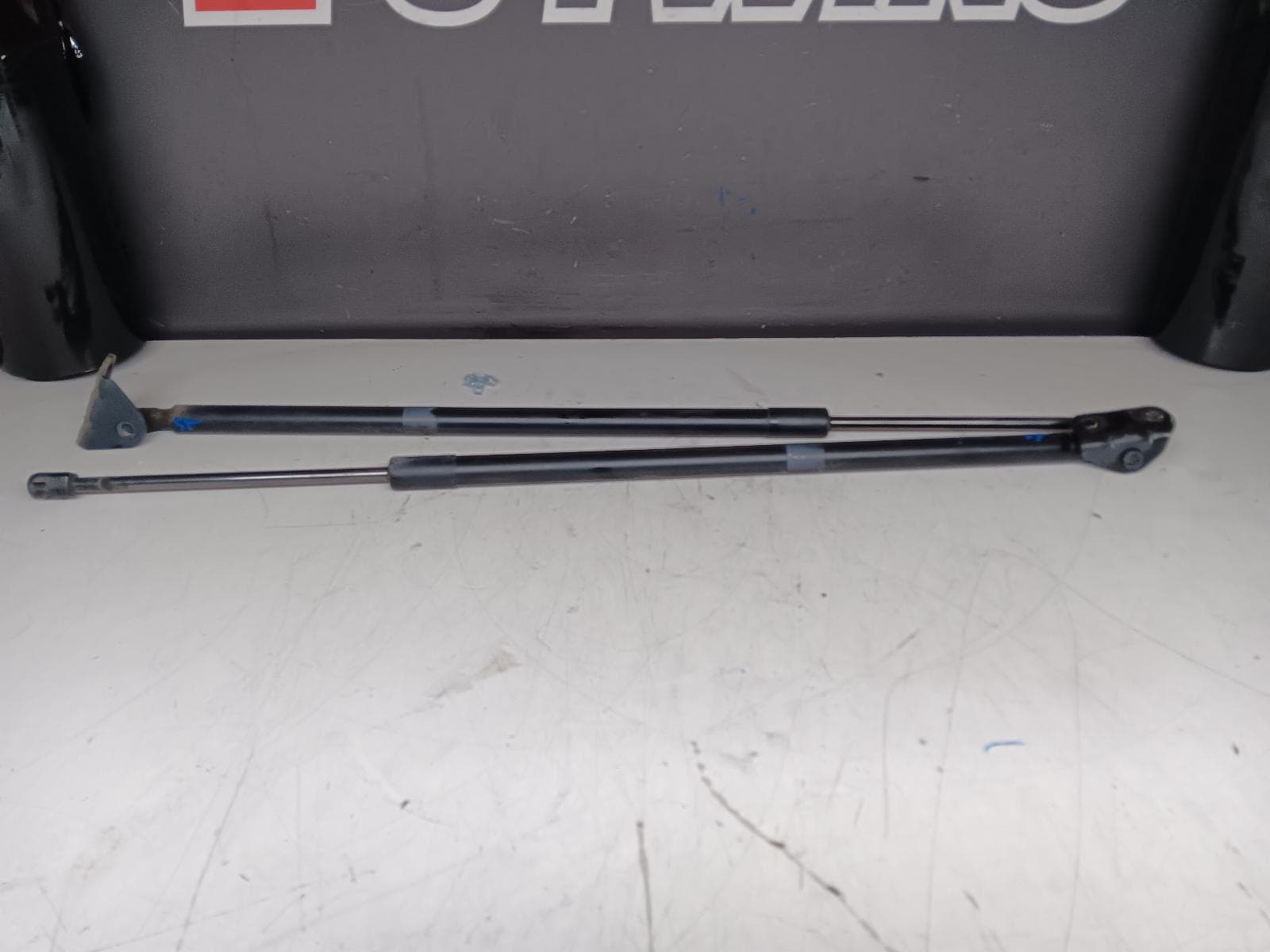 Used auto part listing image: 2021 FORD ESCAPE HATCH STRUT ZH, TAILGATE STRUTS (PAIR), NON POWER LIFTGATE TYPE, 06/20- 0000288286