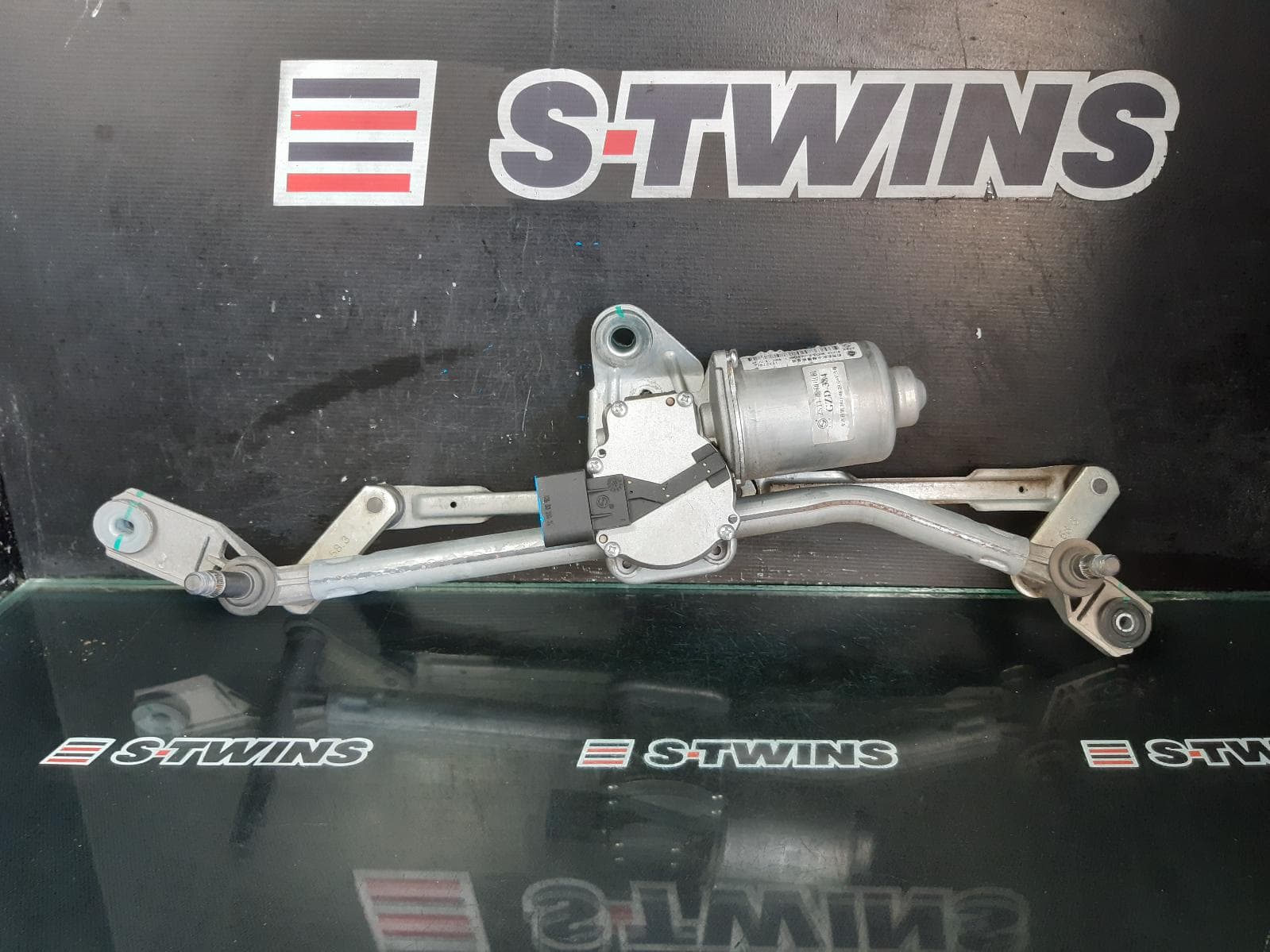 Used auto part listing image: 2021 MG ZS WIPER MOTOR FRONT, AZS1, 09/17- 0000254562