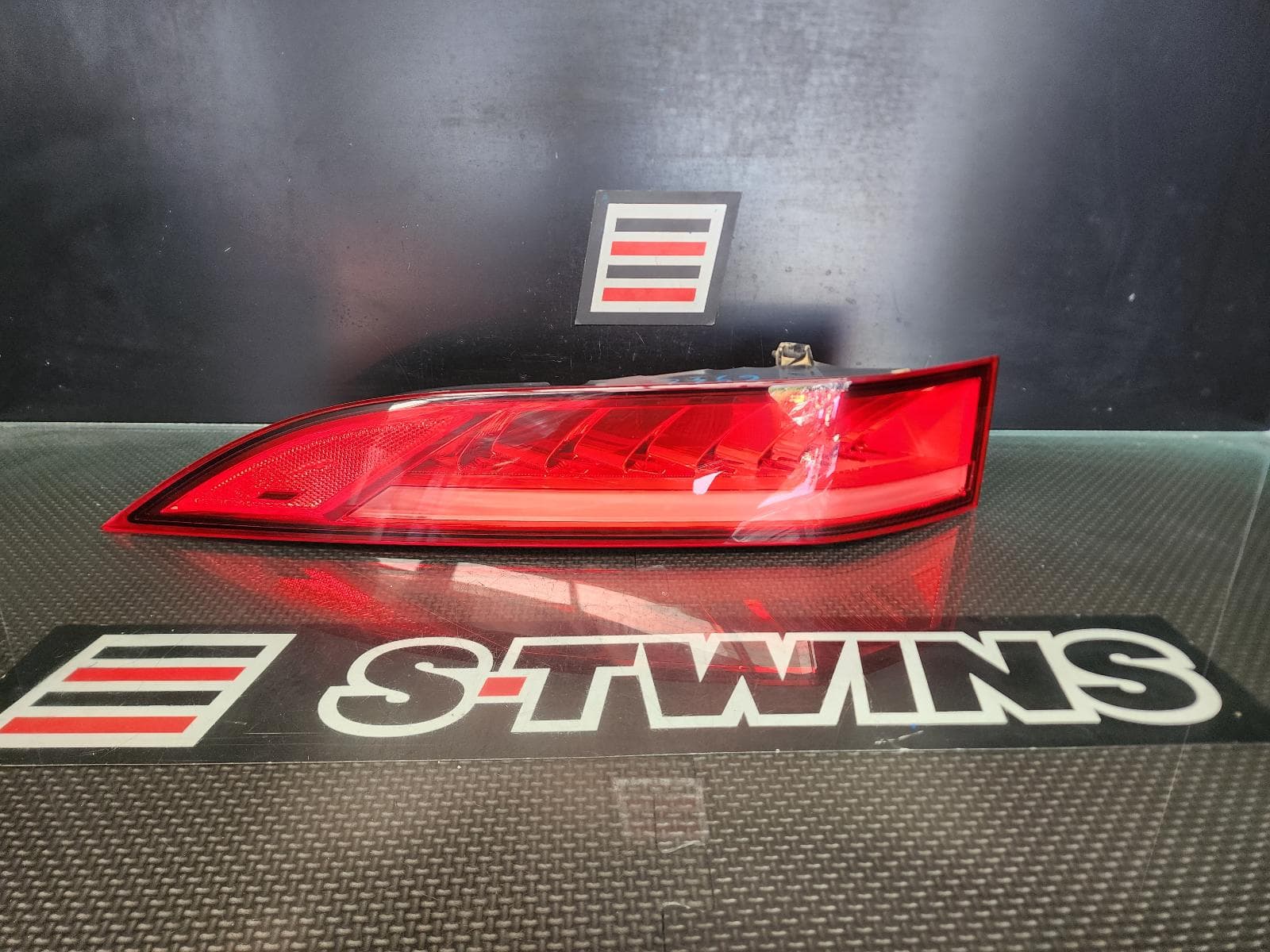 Used auto part listing image: 2016 JAGUAR F PACE LEFT TAILLIGHT X761, IN BODY, LED TYPE, 02/16-10/20 0000319302