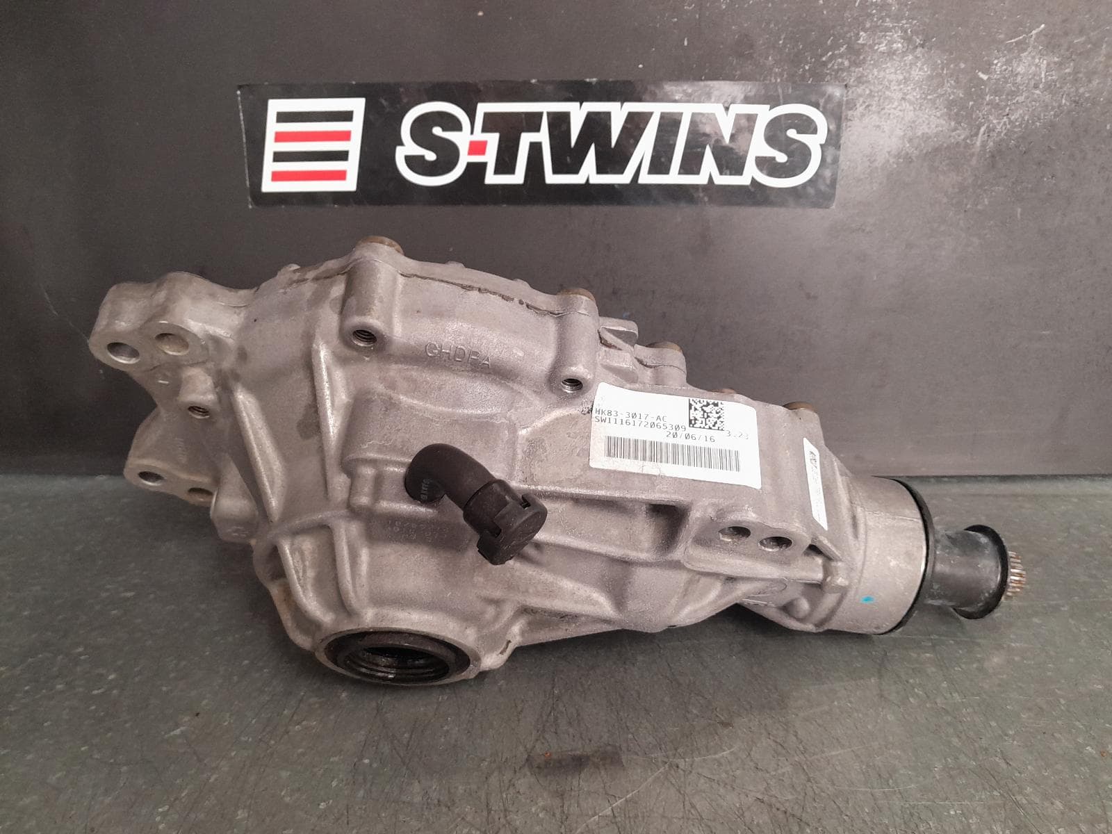 Used auto part listing image: 2016 JAGUAR F PACE DIFFERENTIAL CENTRE X761, FRONT, DIESEL, 3.0, TWIN TURBO, 02/16-10/20 0000319800