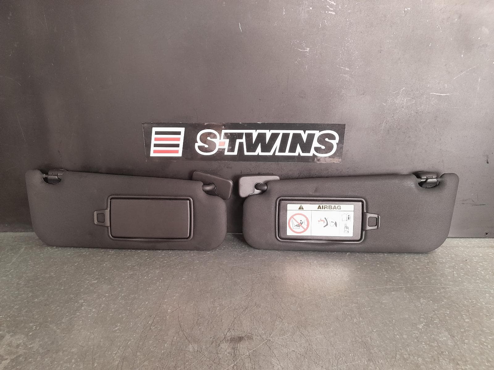 Used auto part listing image: 2016 JAGUAR F PACE SUNVISOR X761, PAIR, 02/16- 0000319808