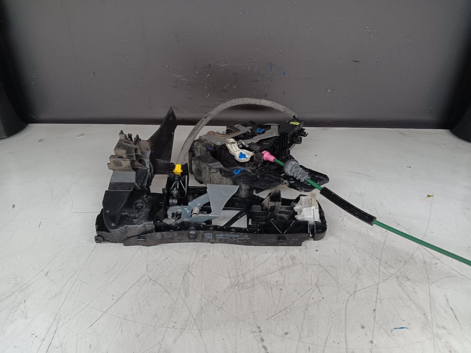 Used auto part listing image: 2017 MERCEDES E CLASS DOOR BOOT GATE LOCK RH FRONT DOOR LOCK, W213/S213, SEDAN/WAGON, 05/16- 0000289799