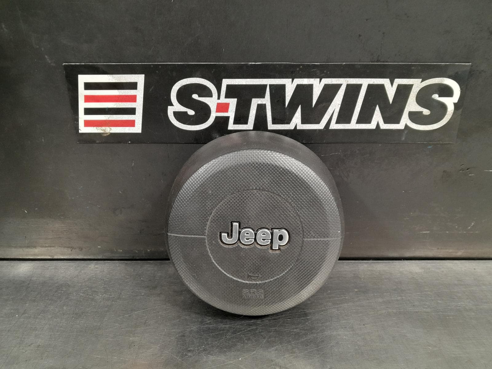 Used auto part listing image: 2010 JEEP WRANGLER RIGHT AIRBAG STEERING WHEEL, JK, 03/07-07/18 0000299056